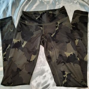 Lululemon Camo 28" Leggings.